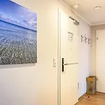 Baltischer Hof 57 *