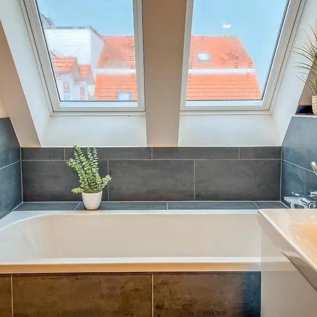 Baltischer Hof 57 *