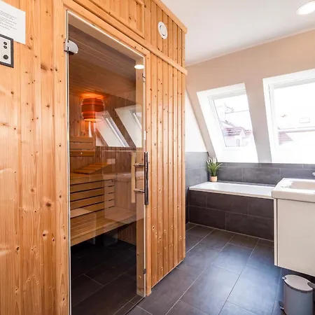 Baltischer Hof 57 *